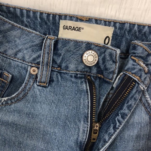 Size 0 Garage denim light wash shorts - Picture 3 of 5